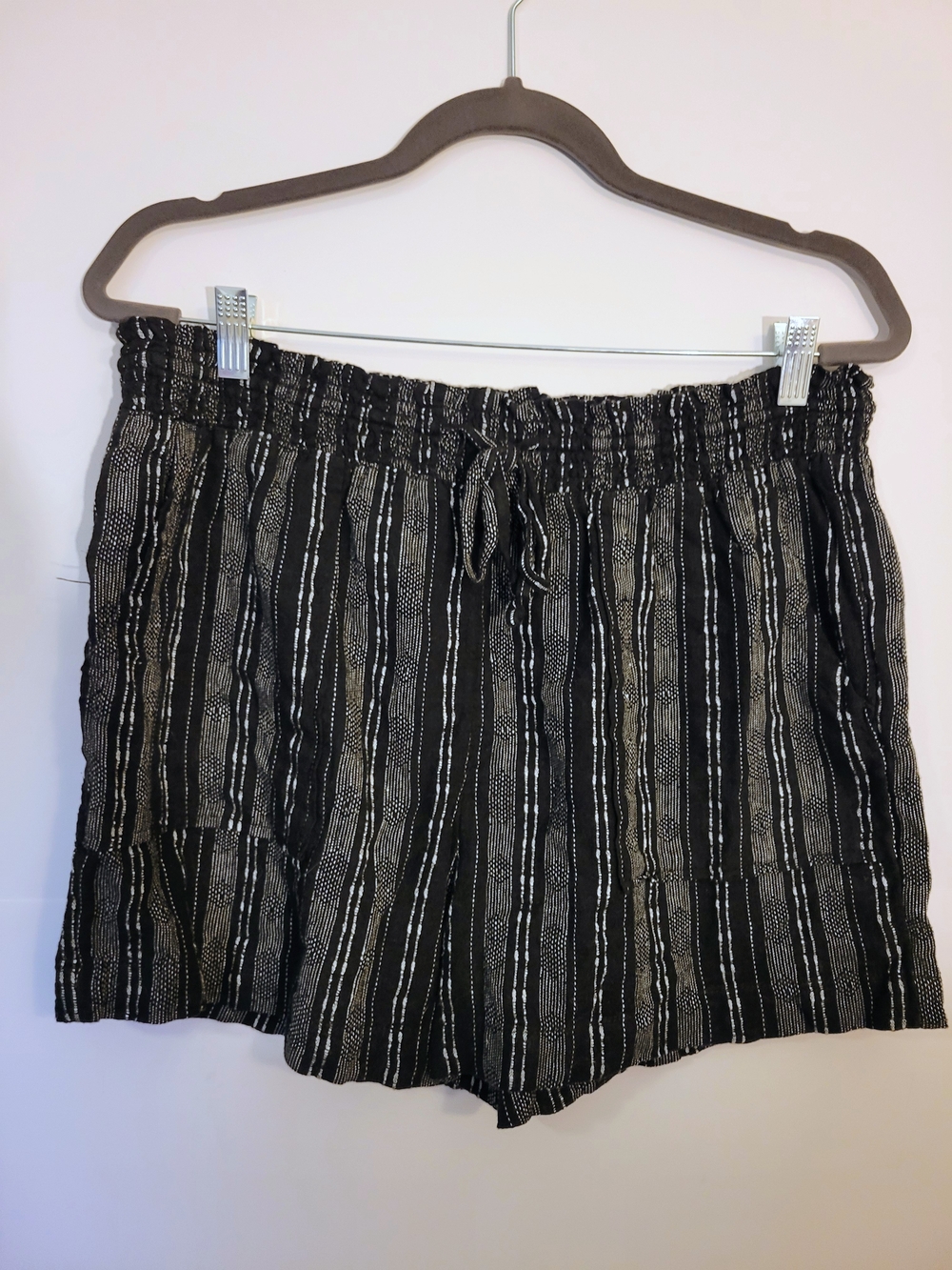 Time and Tru Black and White Striped High Waist Pull-On Shorts
